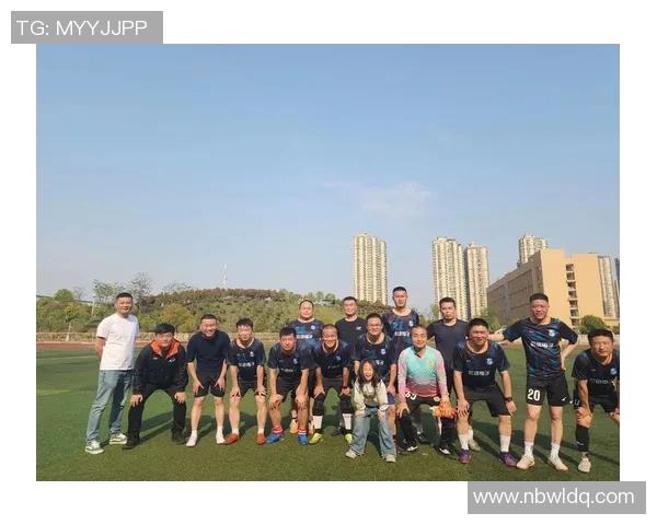 探讨足球的多样性与魅力从五人制到十一人制的精彩对比分析 探讨足球的多样性与魅力从五人制到十一人制的精彩对比分析